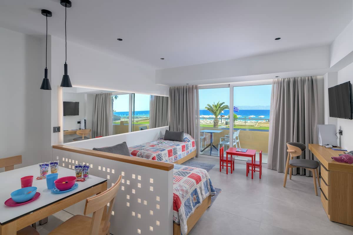 Superior Apartment, Sea View (Kids Suite, Beachfront Wing) | Living room