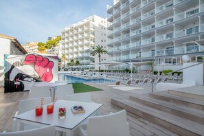 池畔酒吧