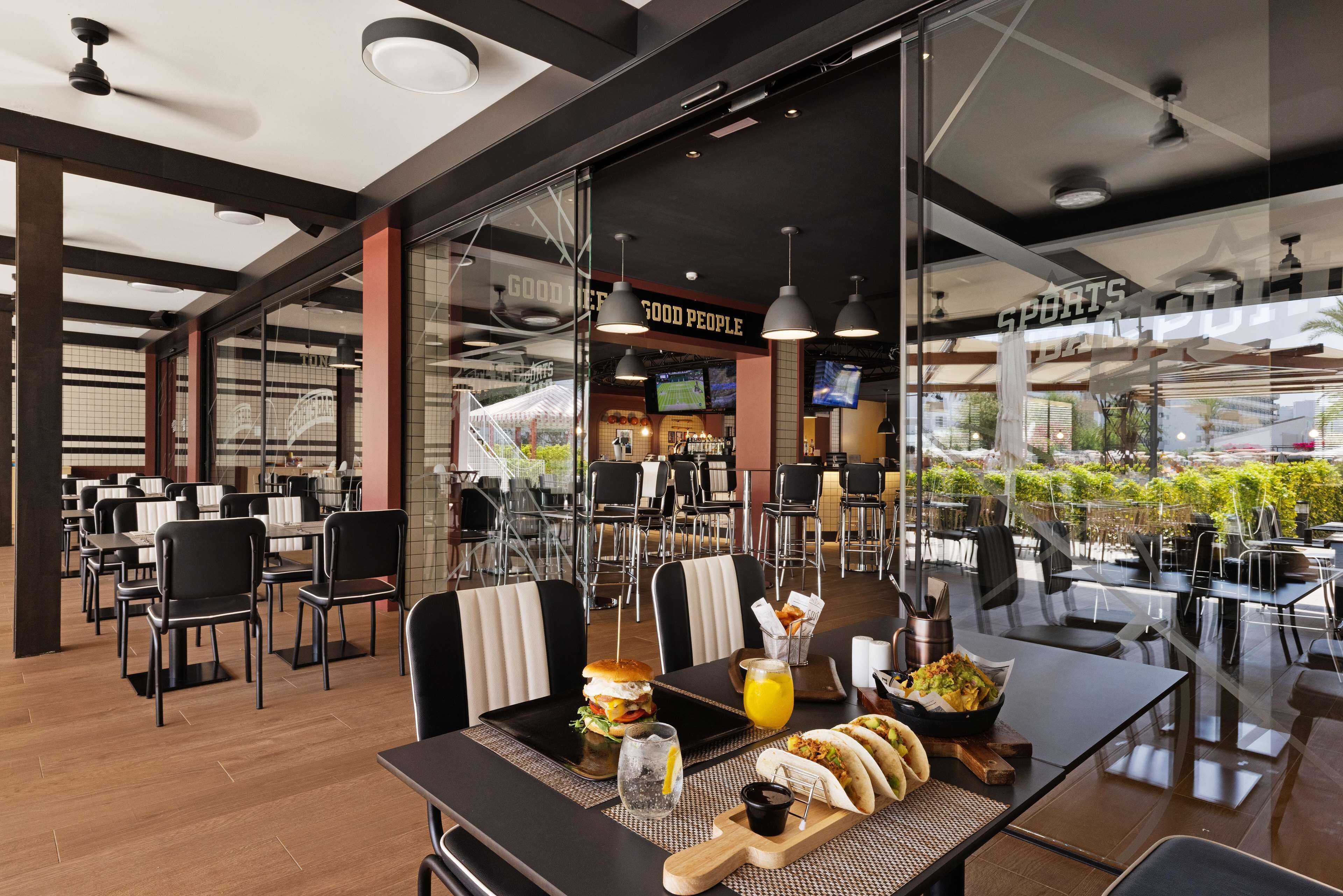 Frühstück, Mittagessen und Abendessen