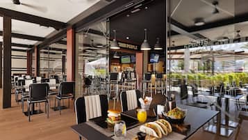 FrĂŒhstĂŒck, Mittagessen und Abendessen