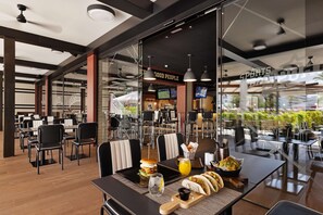 Breakfast, lunch and dinner served - Viva Sunrise (Alcúdia)