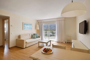 Cofres nos quartos, escrivaninha, Wi-Fi de cortesia, roupa de cama