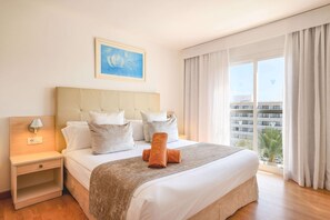 Cofres nos quartos, escrivaninha, Wi-Fi de cortesia, roupa de cama