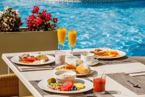 Petit déjeuner, déjeuner et dßner servis sur place
