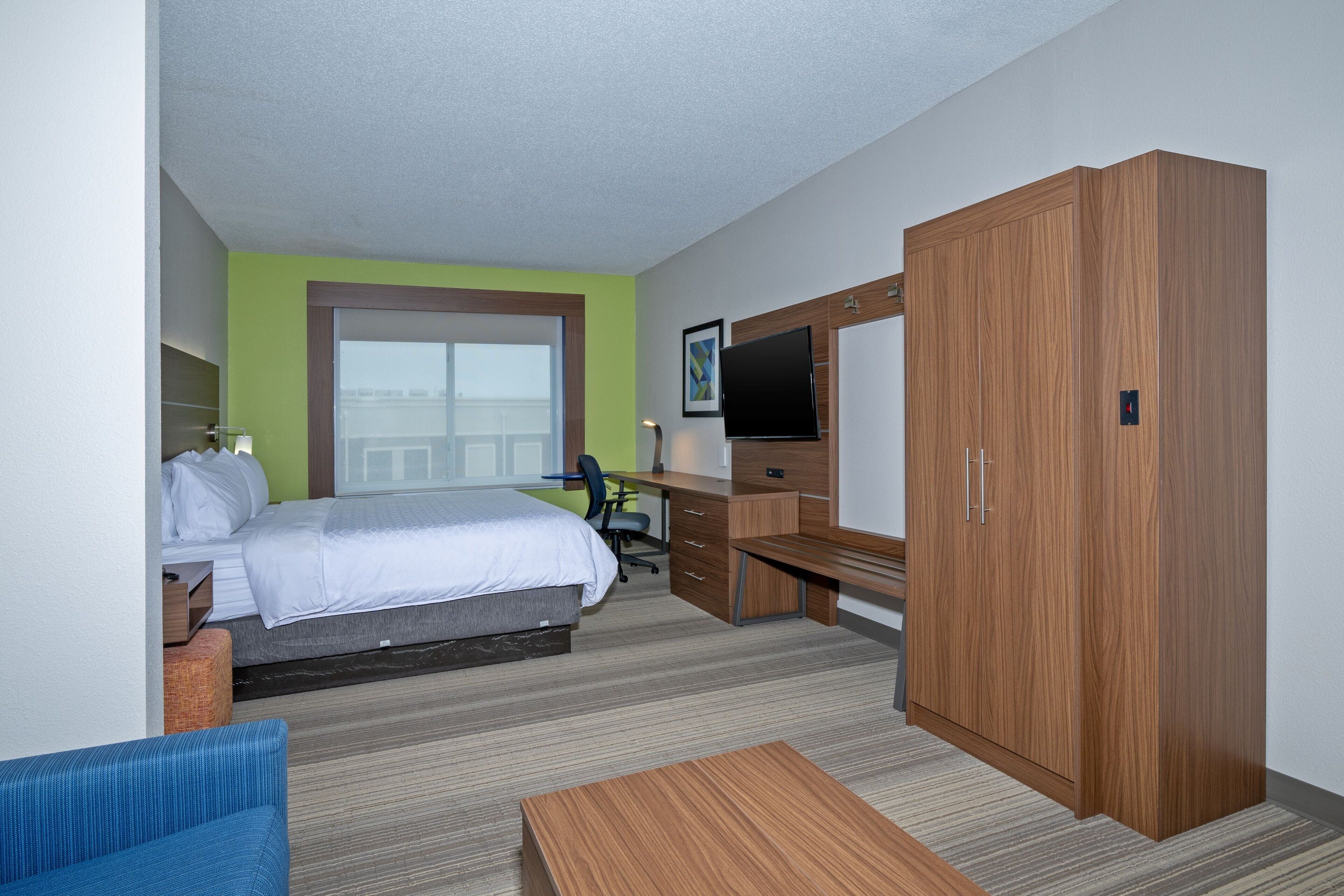 suite, 1 king bed (additional living area) | 1 bedroom, desk, laptop workspace, blackout curtains