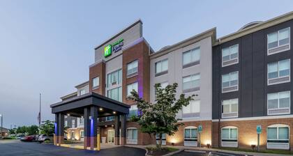 Holiday Inn Express Hotel & Suites Woodbridge by IHG