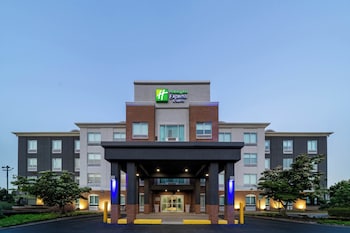 Holiday Inn Express Hotel & Suites Woodbridge by IHG