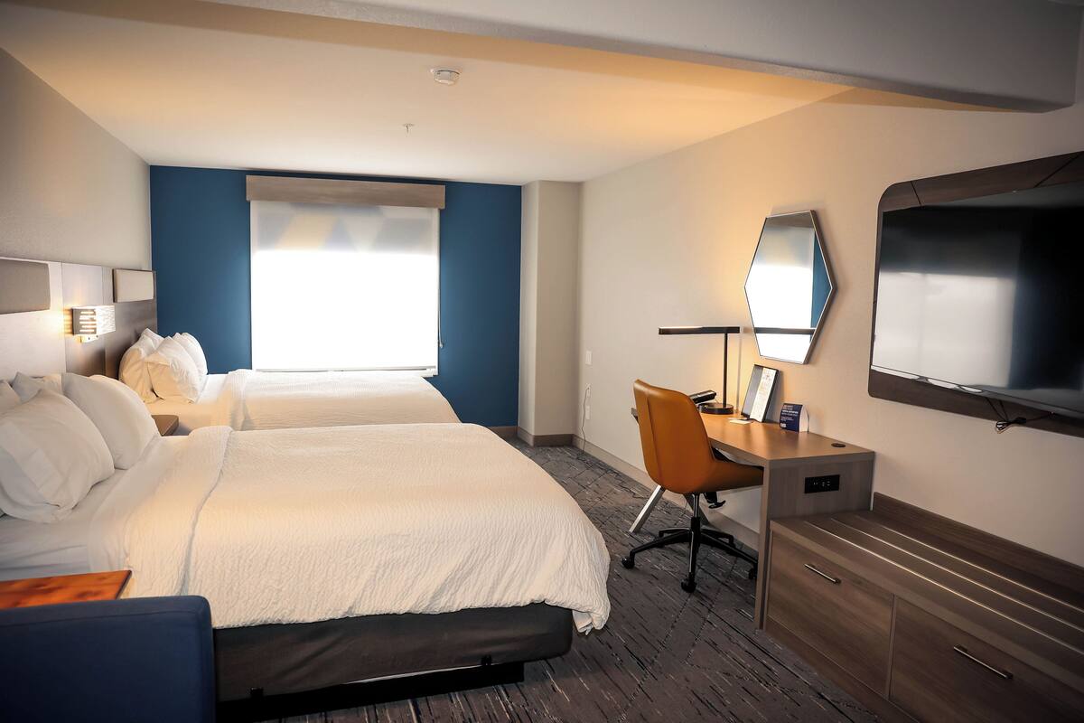 suite, multiple beds, city view (wet bar) | 1 bedroom, desk, iron/ironing board, free cots/infant beds