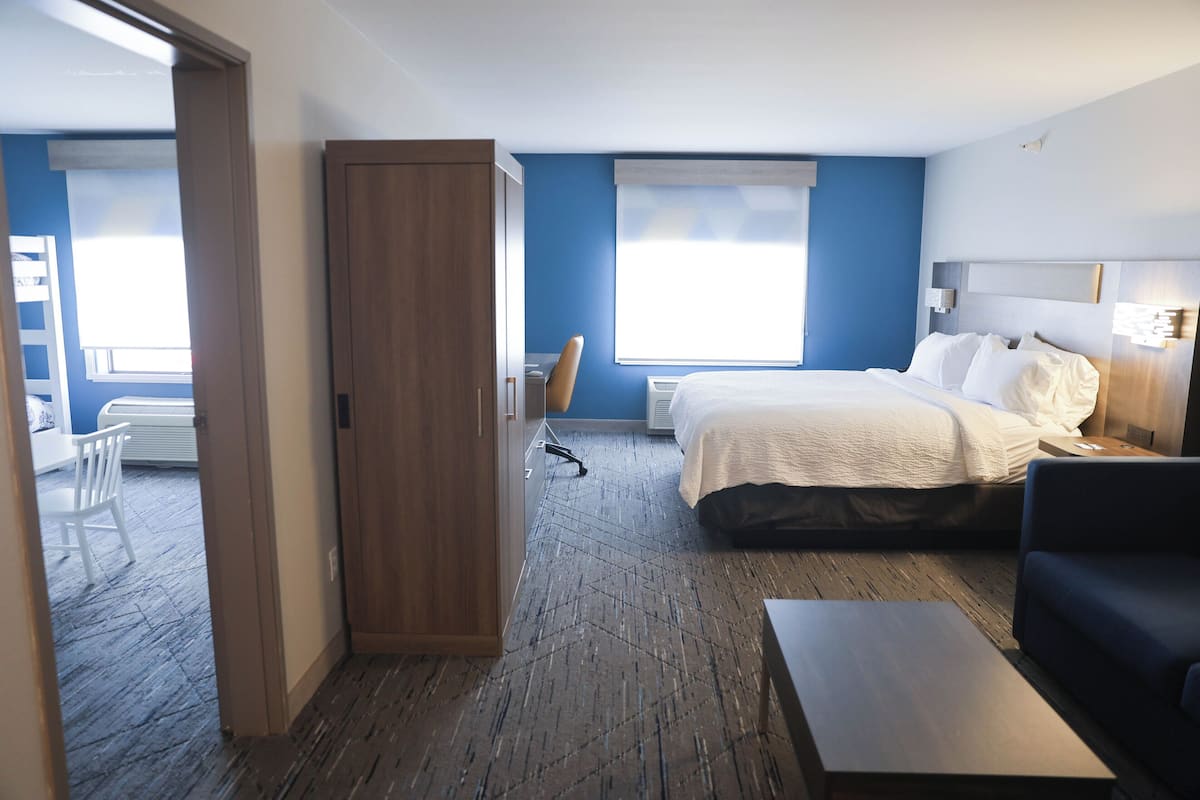 Suite, Multiple Beds (Wet Bar) | 1 bedroom, desk, iron/ironing board, free cots/infant beds