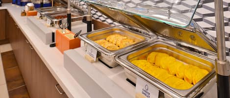 Buffet déjeuner gratuit tous les jours