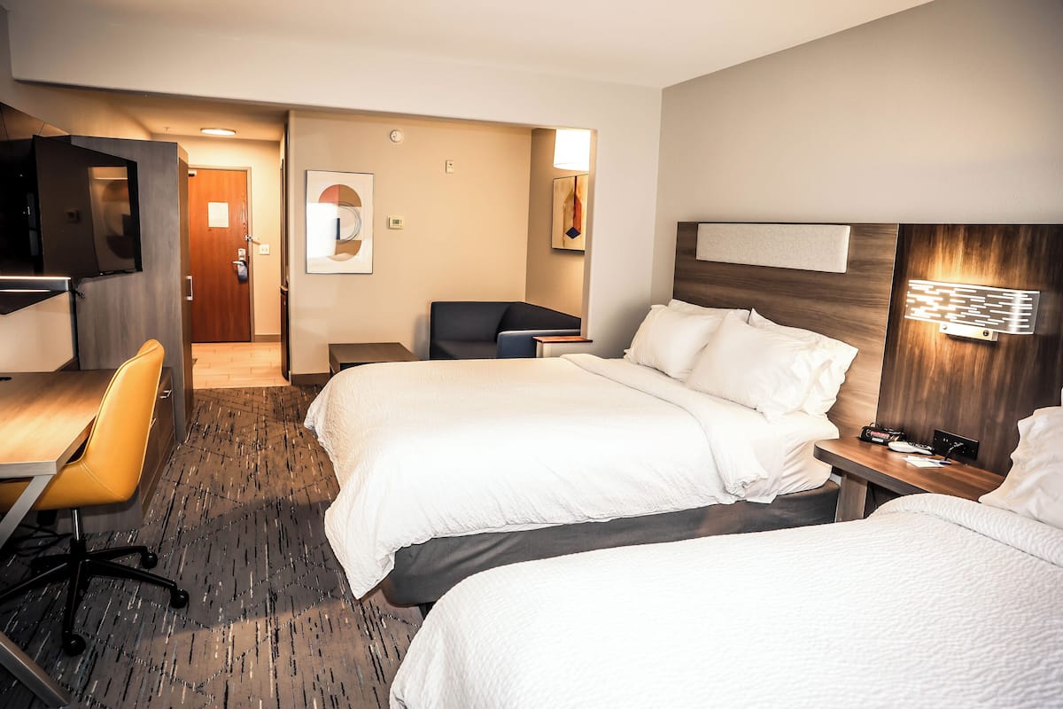 Suite, Multiple Beds, Accessible (Comm) | 1 bedroom, desk, iron/ironing board, free cots/infant beds