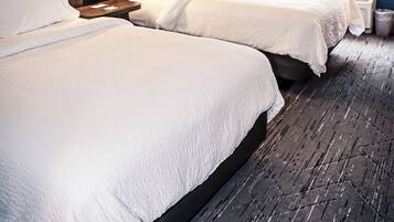 1 Schlafzimmer, Schreibtisch, Bügeleisen/Bügelbrett