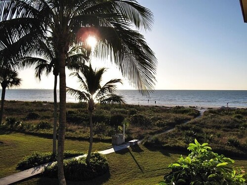 Sandalfoot Beachfront Condominium