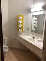 Ducha y bañera combinadas y toallas