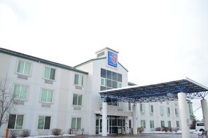 Front of property - Motel 6 Anchorage, AK - Midtown (Anchorage)