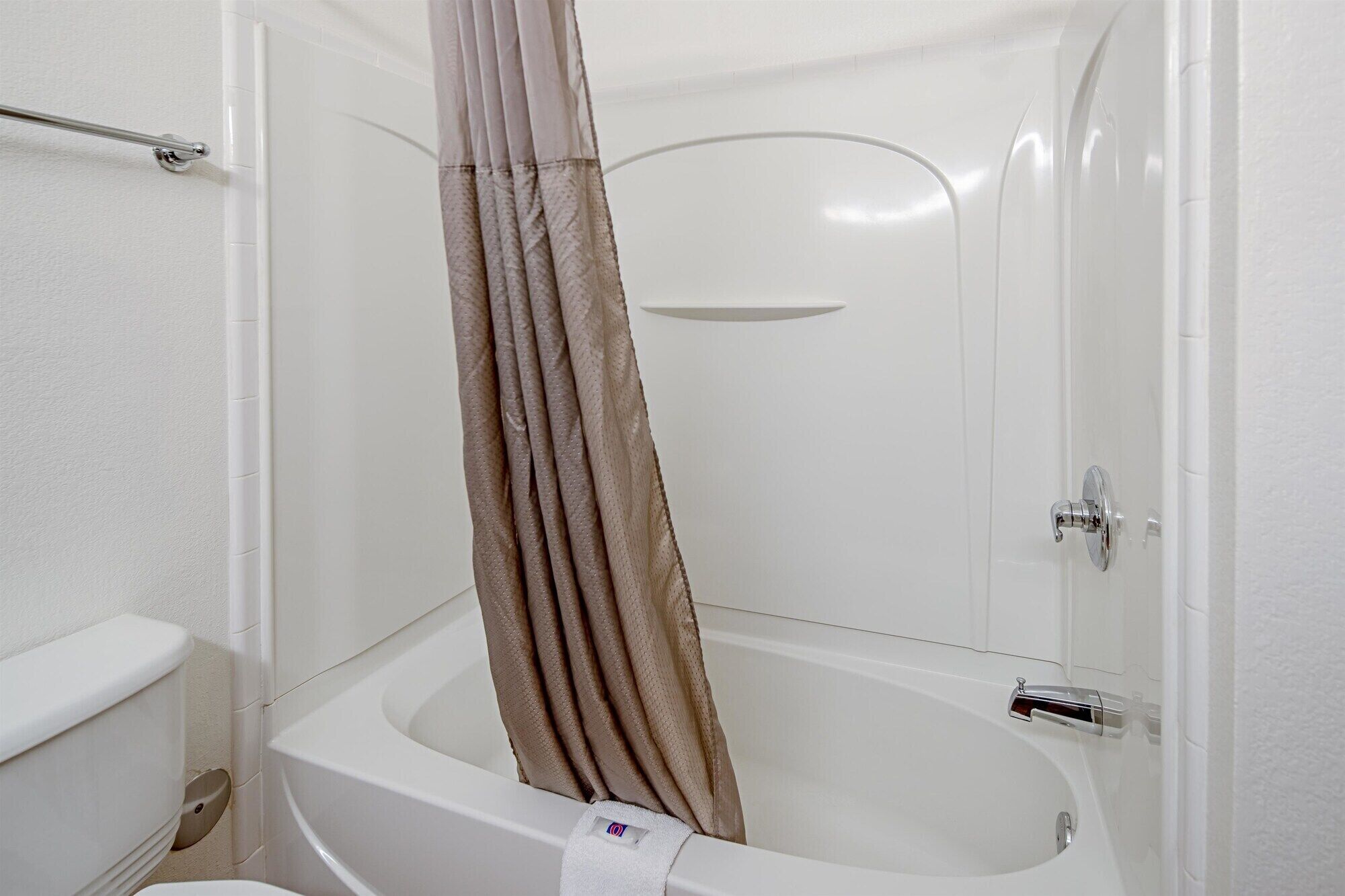 Minibar, két bảo mật tại phòng, bàn, màn/rèm cản sáng 