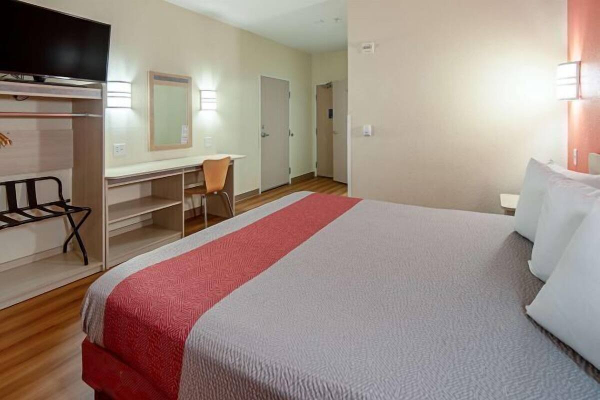 Minibar, in-room safe, desk, blackout drapes