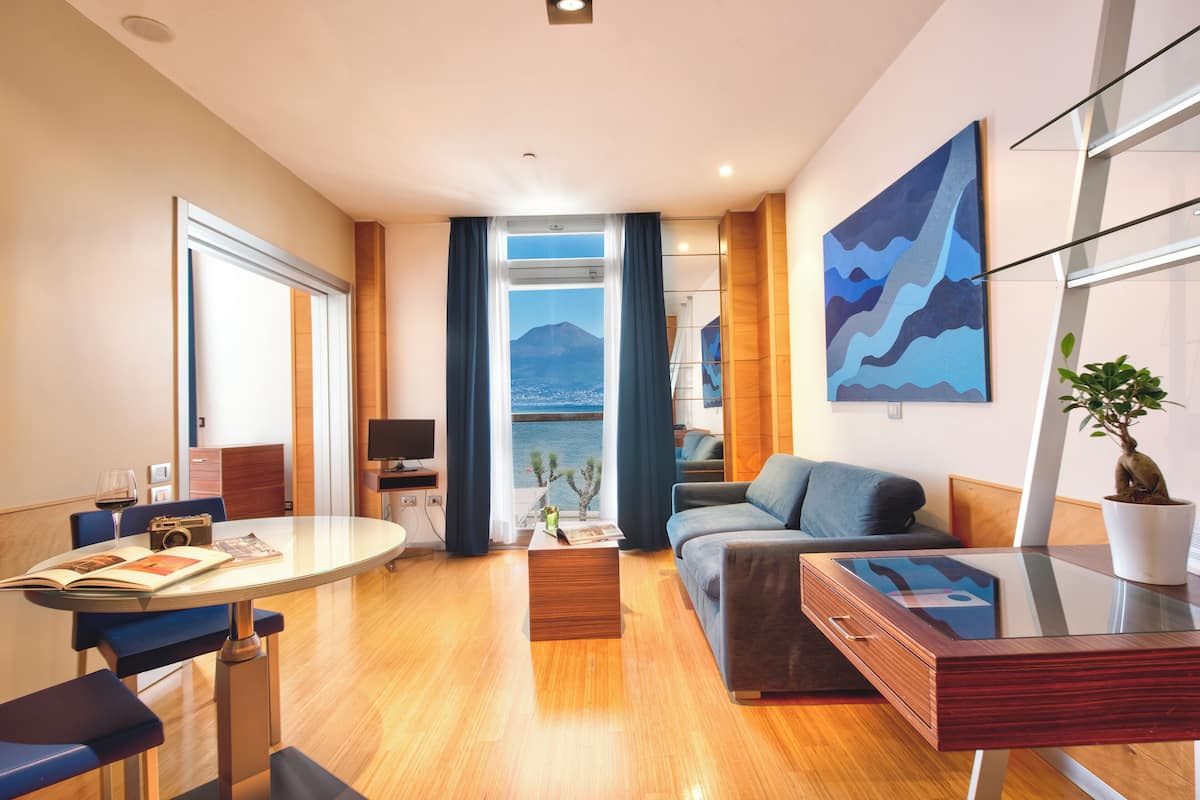 1 bedroom, premium bedding, down duvets, minibar