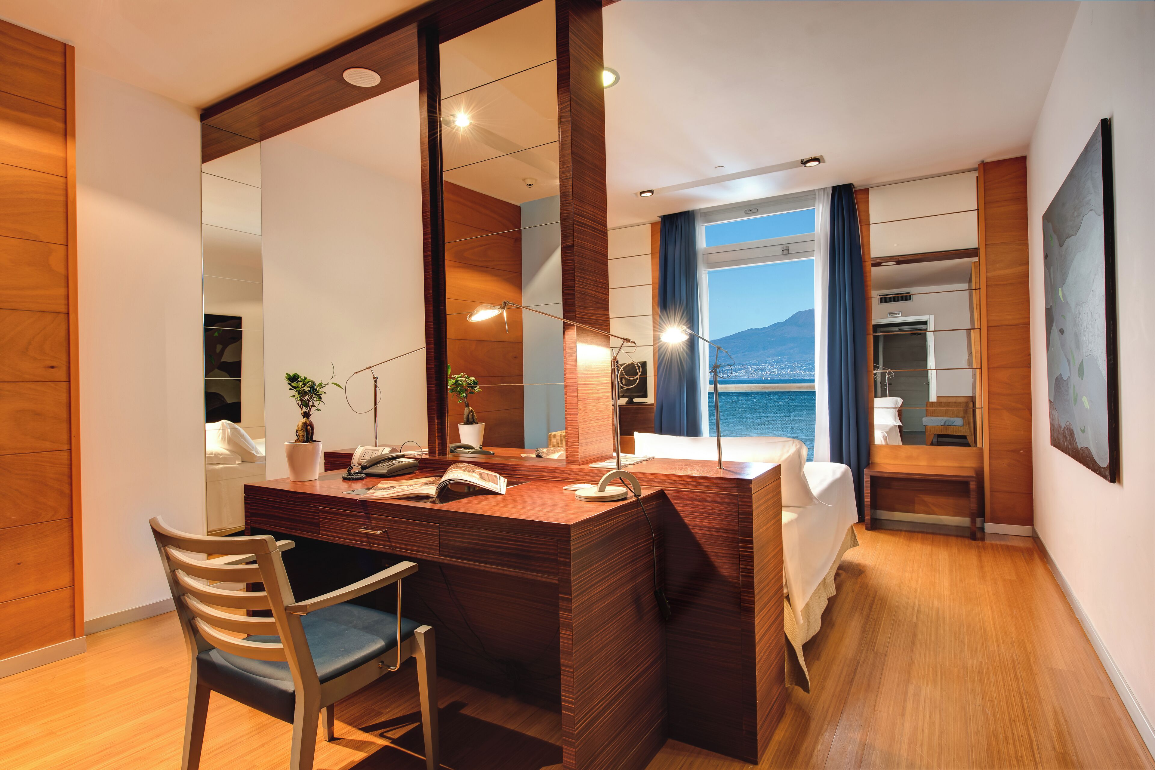 1 bedroom, premium bedding, down duvets, minibar