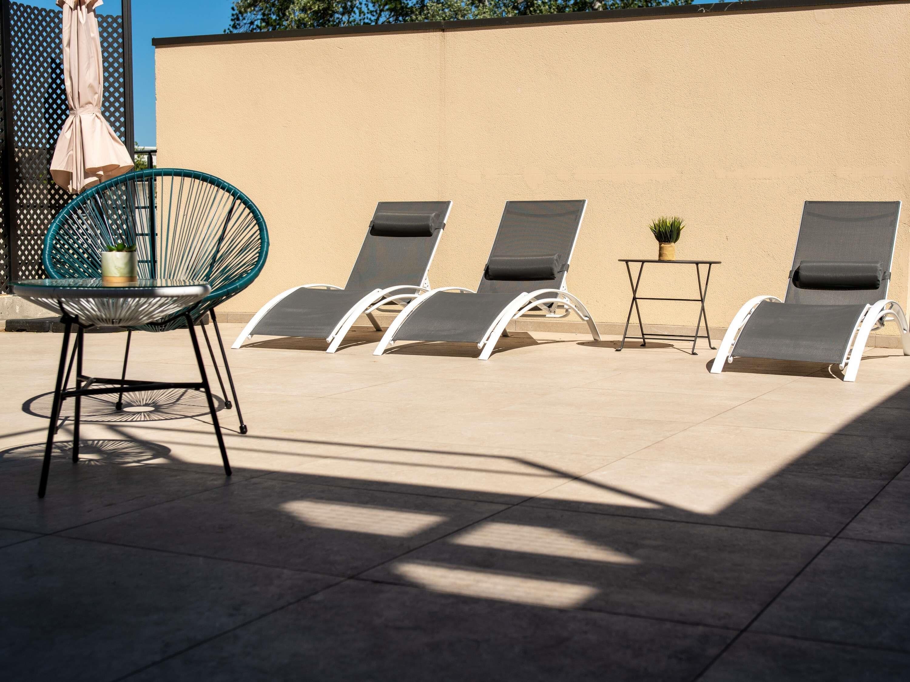 Couples treatment room(s), sauna, hot tub, steam room, massages