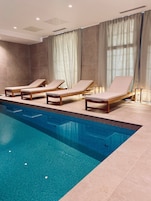Couples treatment room(s), sauna, hot tub, steam room, massages