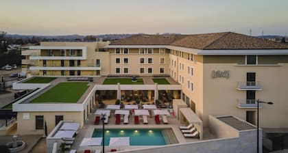 Mercure Avignon TGV Hotel et Spa
