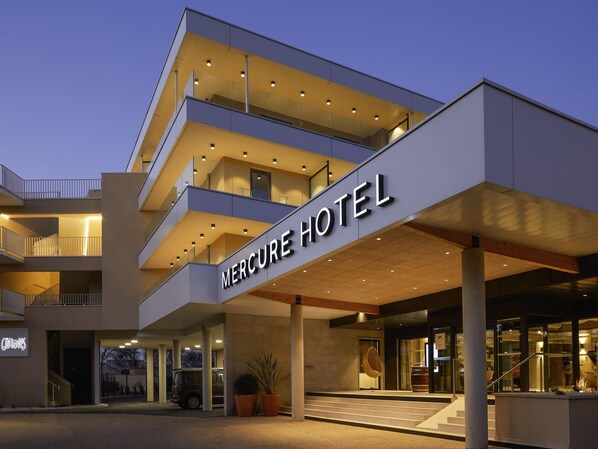 Exterior - Mercure Avignon TGV Hotel et Spa (Avignon)