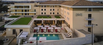 Mercure Avignon TGV Hotel et Spa