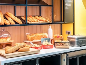 Tägliches Frühstücksbuffet (19 EUR pro Person)