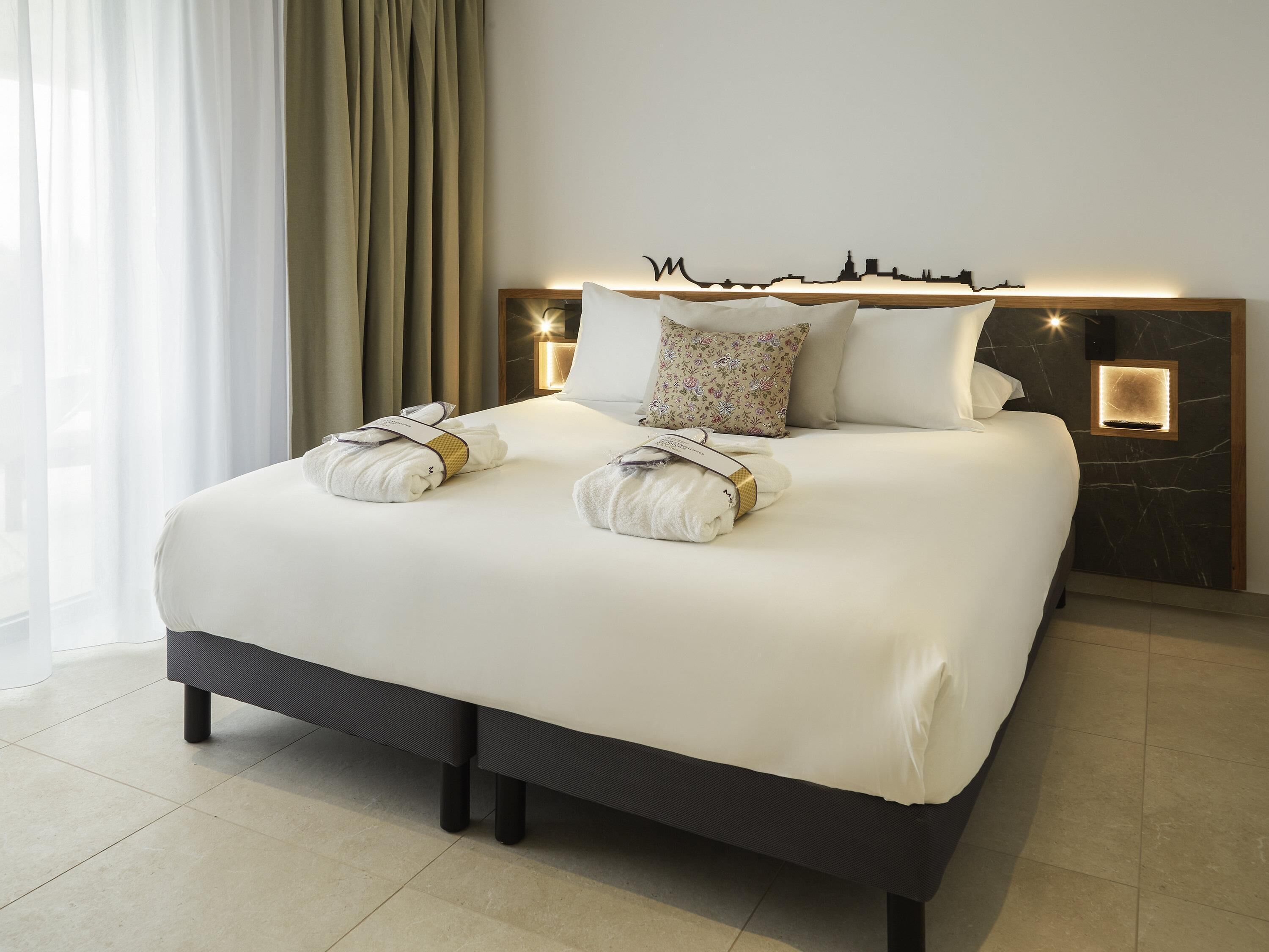 Hypo-allergenic bedding, in-room safe, desk, blackout curtains