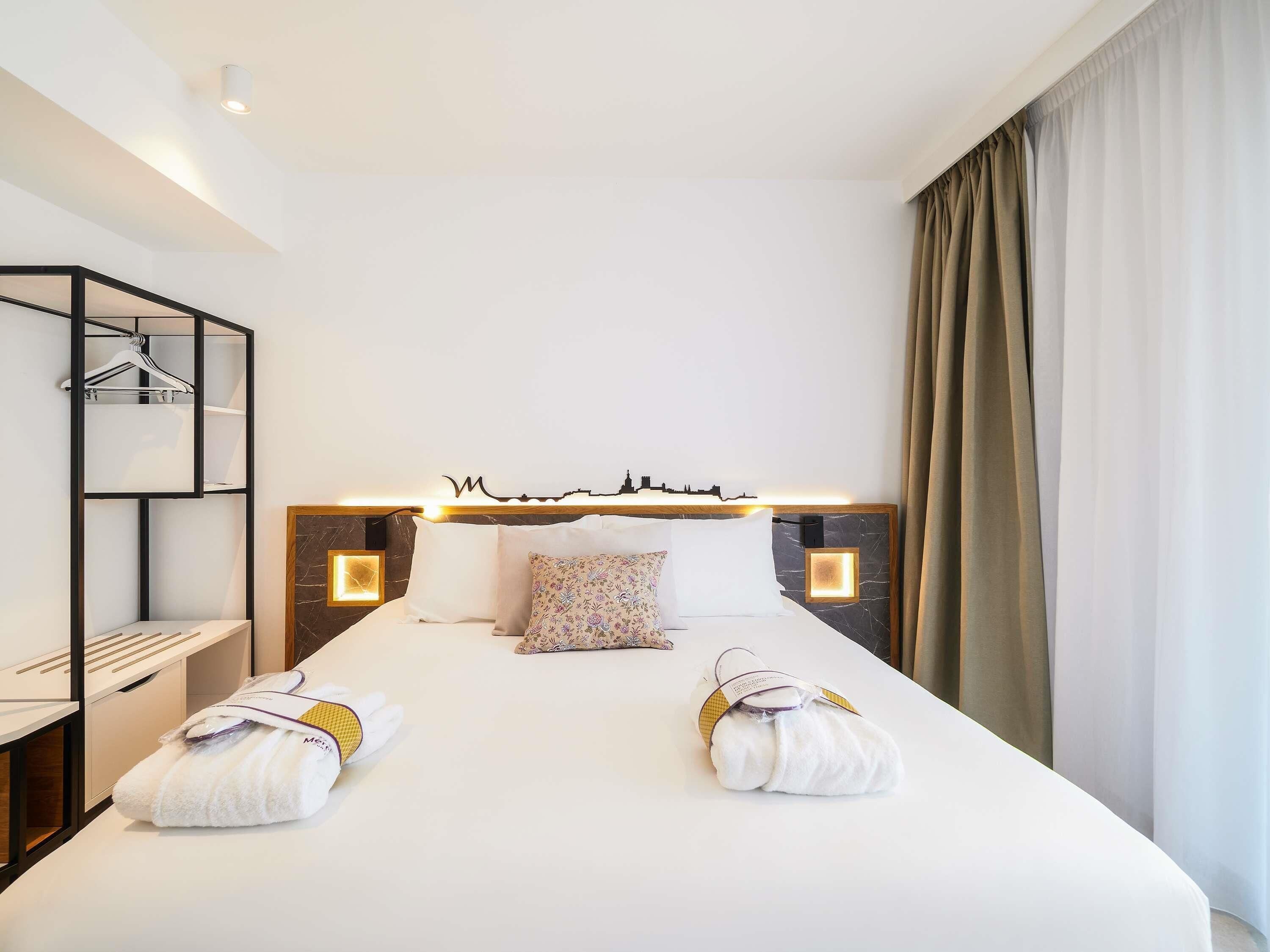 Junior Suite, 1 Double Bed with Sofa bed | Hypo-allergenic bedding, in-room safe, desk, blackout drapes