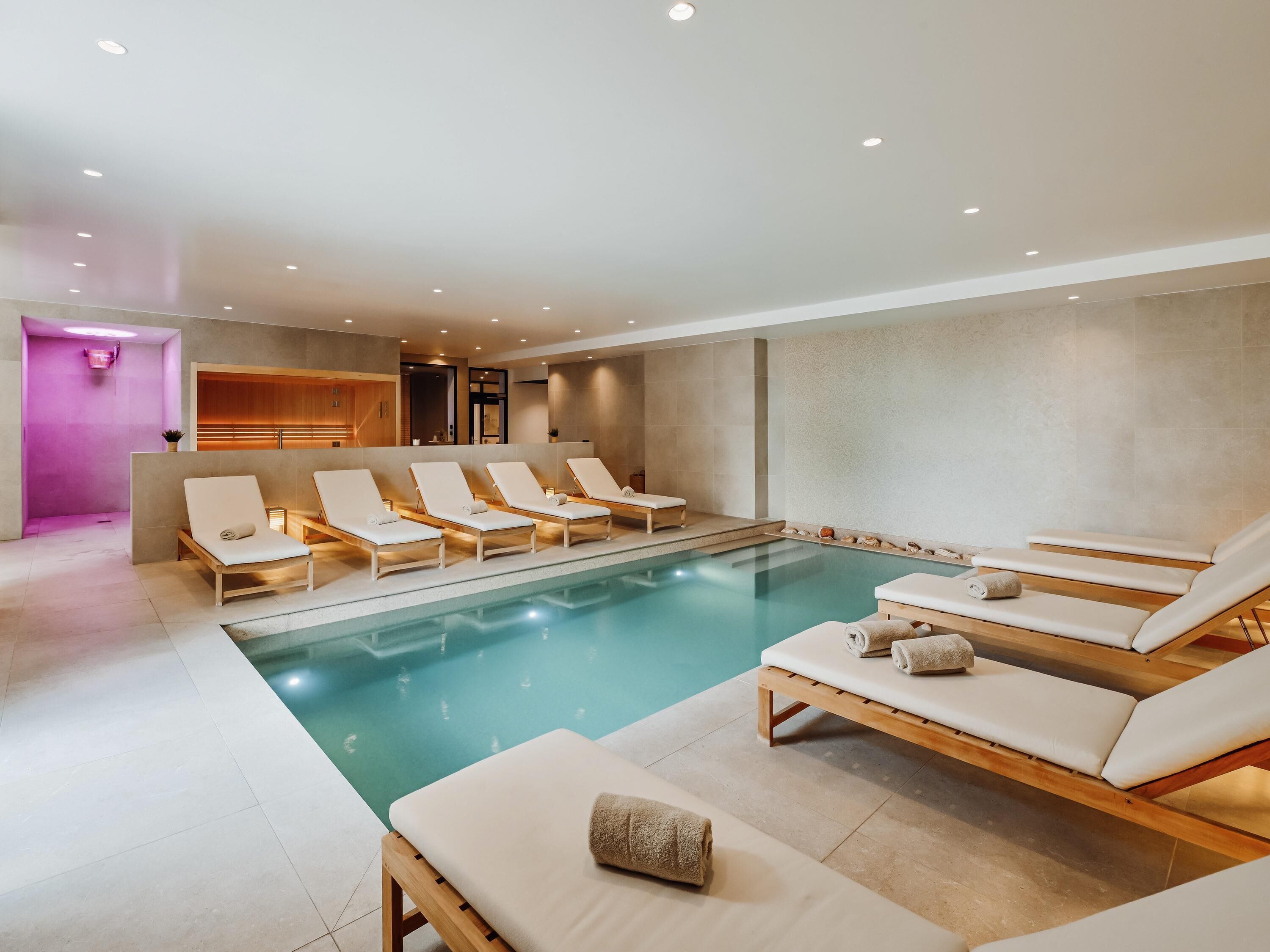 Couples treatment room(s), sauna, hot tub, steam room, massages