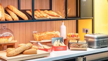 Petit déjeuner buffet (19 EUR par personne)