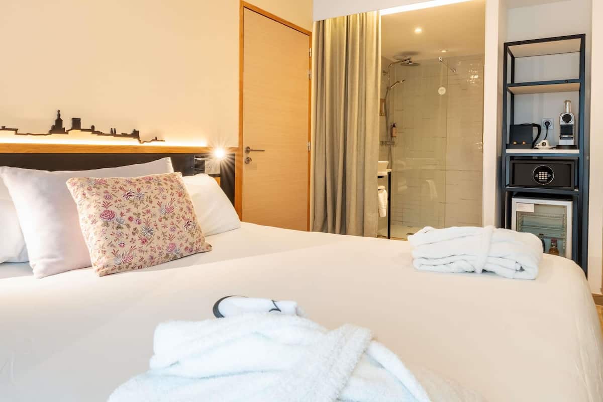 Suite, 1 Doppelbett und Schlafsofa, Balkon | Allergikerbettwaren, Zimmersafe, Schreibtisch, Verdunkelungsvorhänge