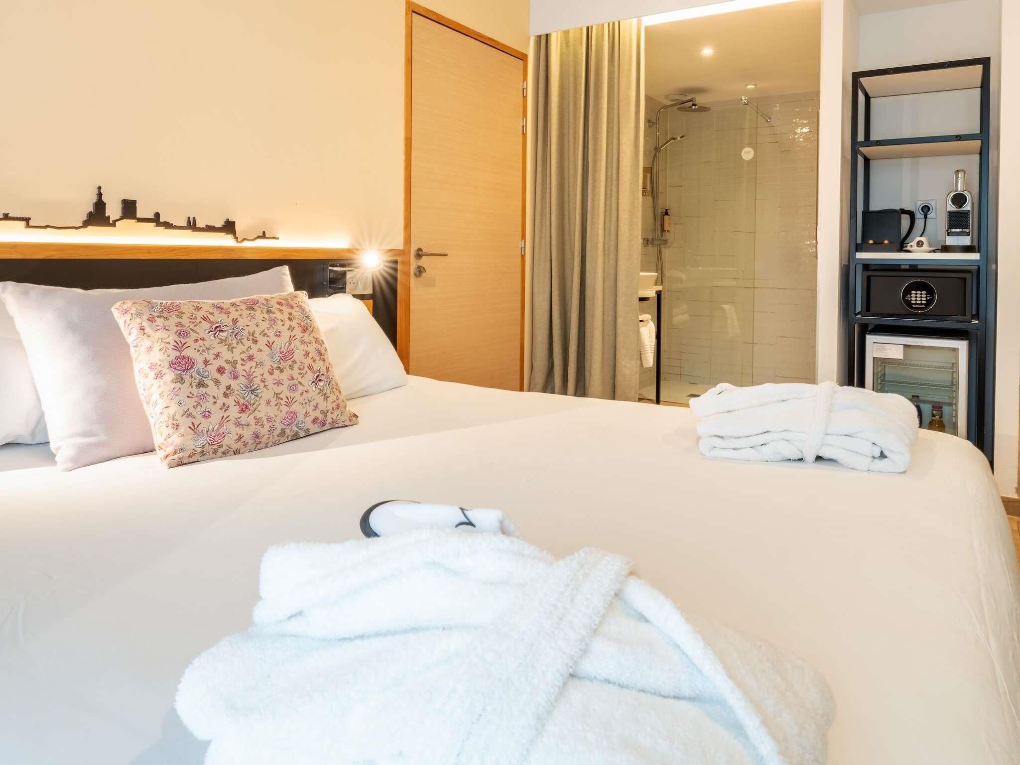 Suite, 1 lit double et 1 canapé-lit, balcon