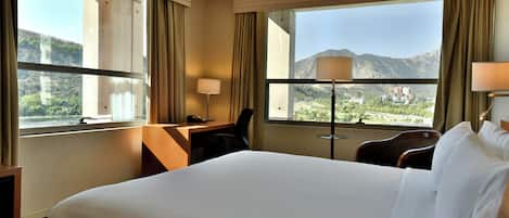 Standard Room, 1 King Bed, City View | Premium bedding, memory-foam beds, in-room safe, desk