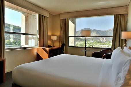 Standard Room, 1 King Bed, City View | Premium bedding, memory foam beds, in-room safe, desk