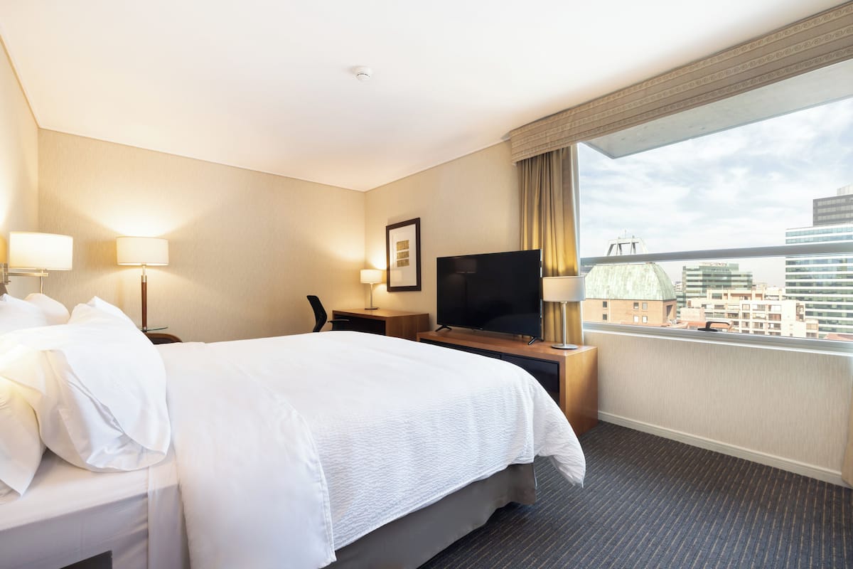 Luxe beddengoed, bedden met traagschuimmatras, een kluis op de kamer