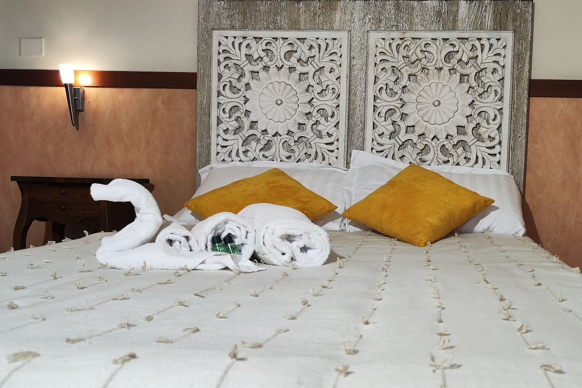 Single Room | 1 bedroom, down duvets, in-room safe, desk