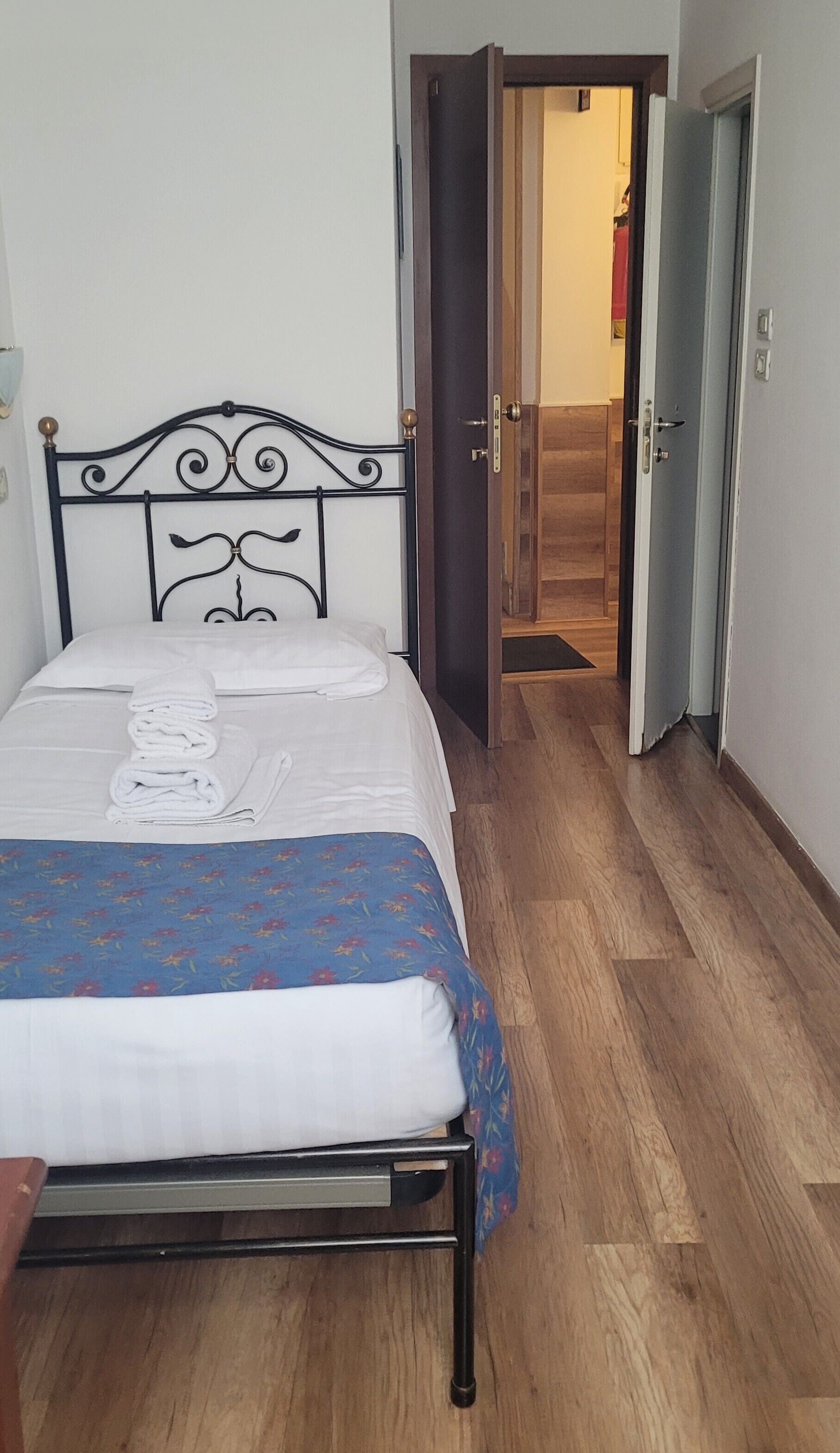 ห้องซิงเกิล | โต๊ะทำงาน, Wi-Fi ฟรี, ผ้าปูที่นอน