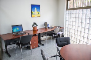 Business centre - Hotel Windsor Suites (Santiago)