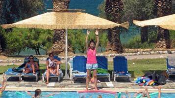 Outdoor pool, pool umbrellas, sun loungers