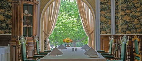 Aamiainen, lounas ja illallinen; kansainvälinen keittiö