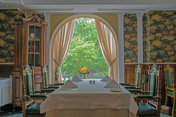 Frokost, lunsj og middag serveres, internasjonale retter