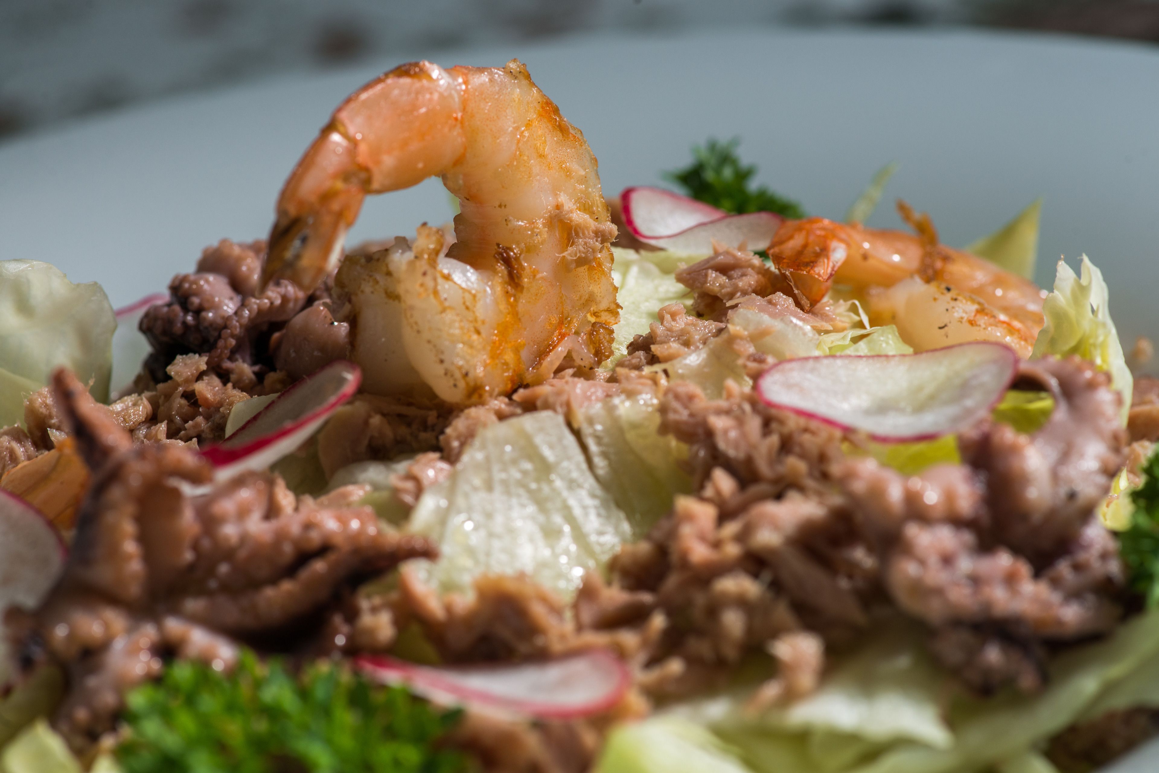 breakfast, lunch, dinner served; international cuisine