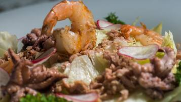 Breakfast, lunch, dinner served; international cuisine