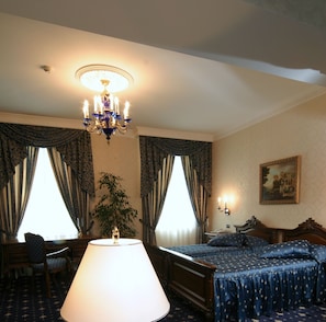 Studio, 2 Twin Beds | Hypo-allergenic bedding, minibar, in-room safe, blackout drapes - Grand Hotel London (Varna)