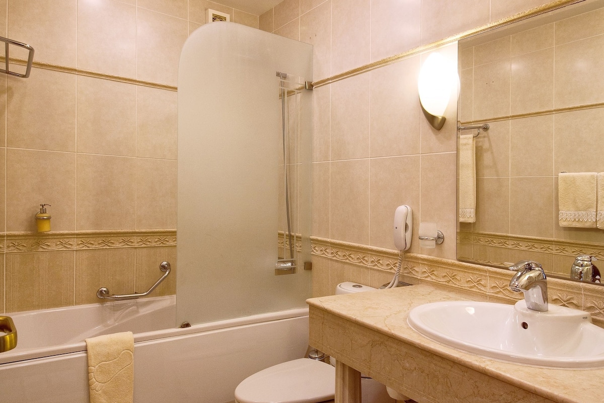 combined shower/bathtub, free toiletries, hair dryer, bathrobes