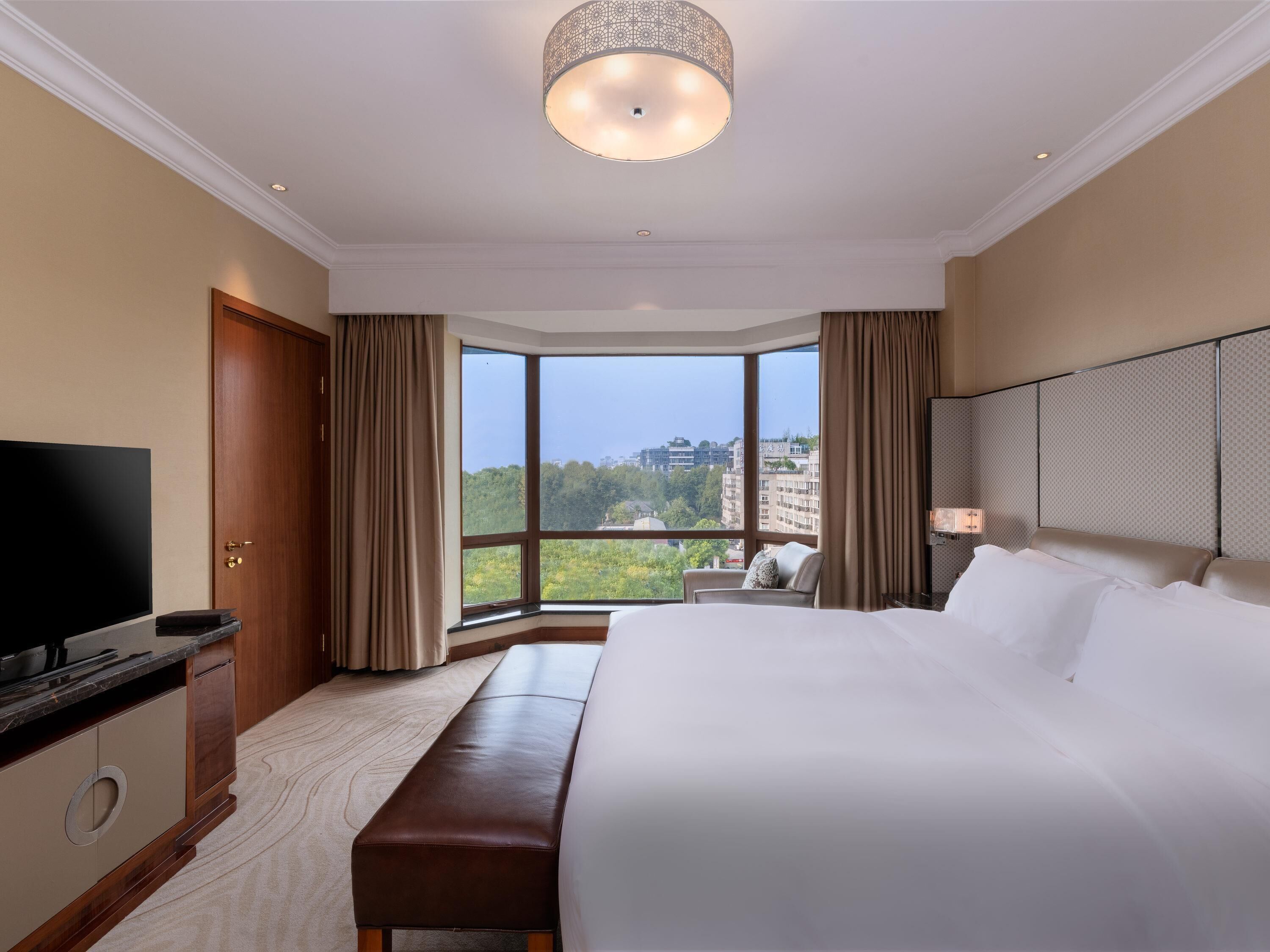 Suite, 1 kingsize bed (Prestige) | 1 slaapkamer, luxe beddengoed, donsdekens, een minibar