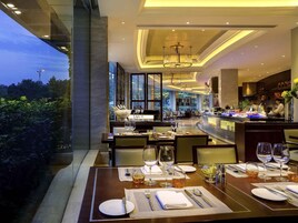 3 restaurantes; se sirven desayunos 